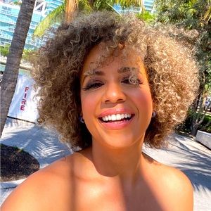 Meet your Posher, Stephanie